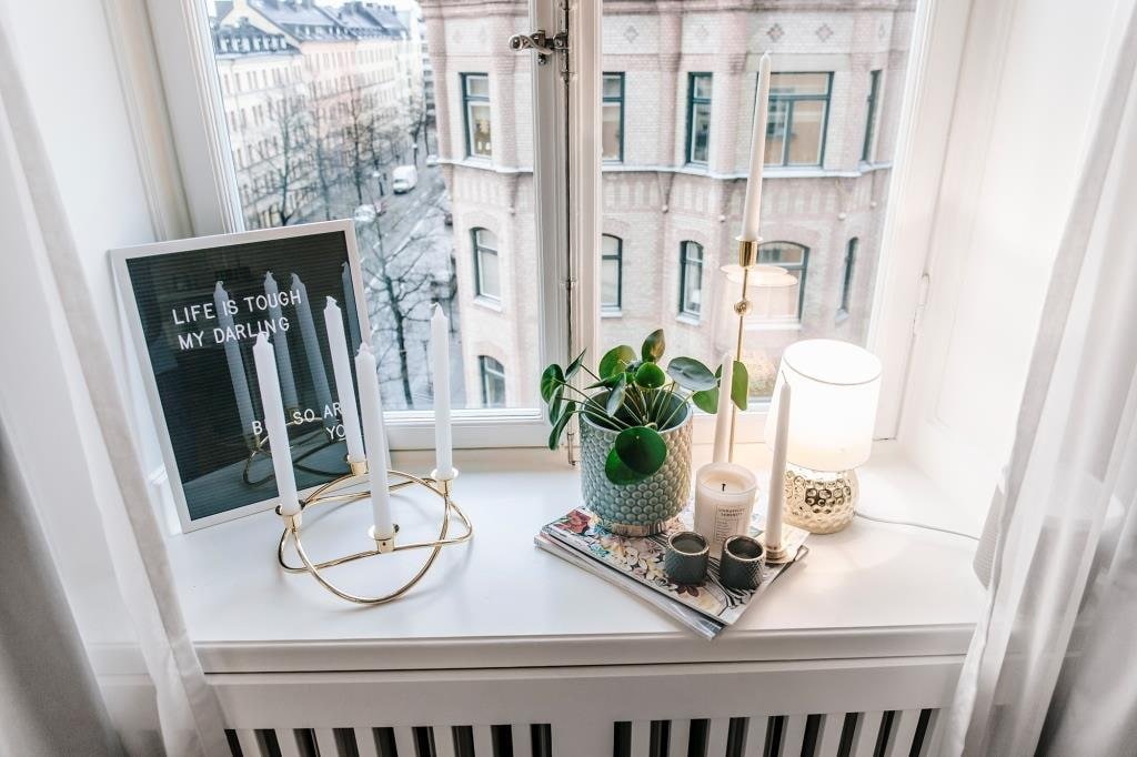 ¿Cómo decorar el alféizar de una ventana? Opciones de decoración, fotos del interior.