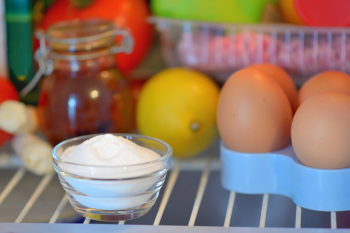 Bicarbonato de sodio en el refrigerador