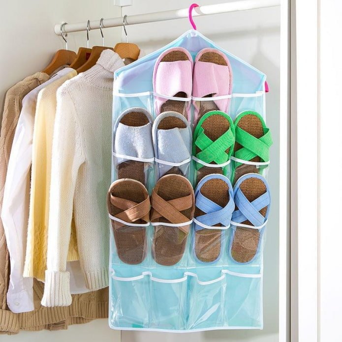 sistemas colgantes para zapatillas de casa