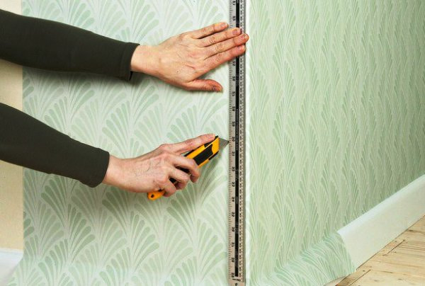 cut wallpaper along the rule