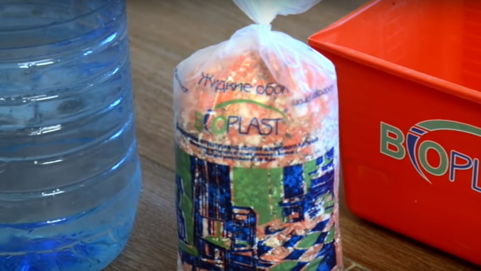 papel tapiz líquido, agua, recipiente