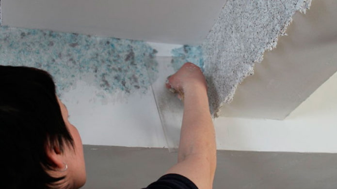 aplicación de papel tapiz líquido en las esquinas