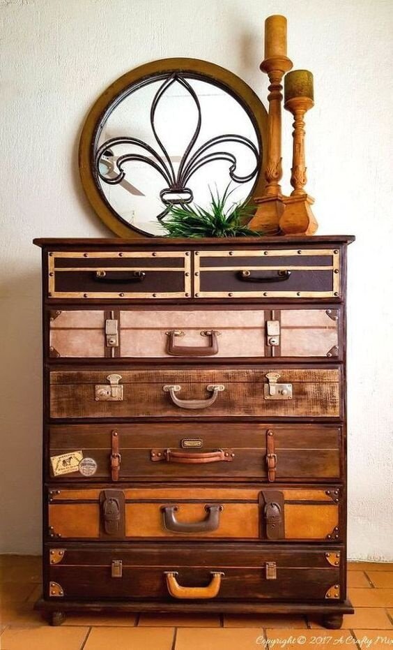 Decoración de cómoda con herrajes