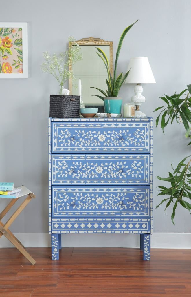 Decoración con plantilla para una cómoda