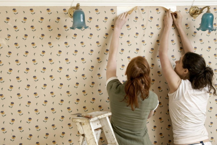 ¿Cómo quitar papel pintado viejo?
