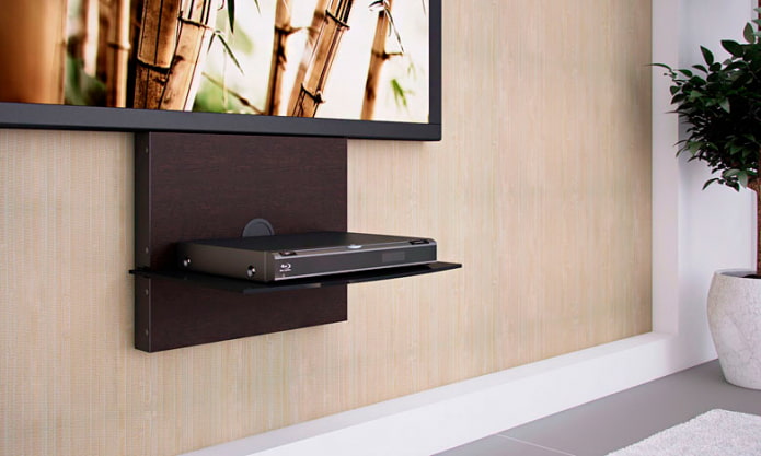 Ocultar los cables en los muebles