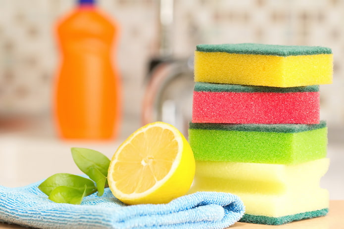 Limón para limpiar la cocina