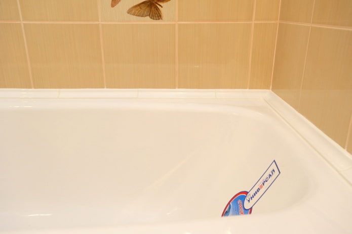 cenefa de cerámica en el baño