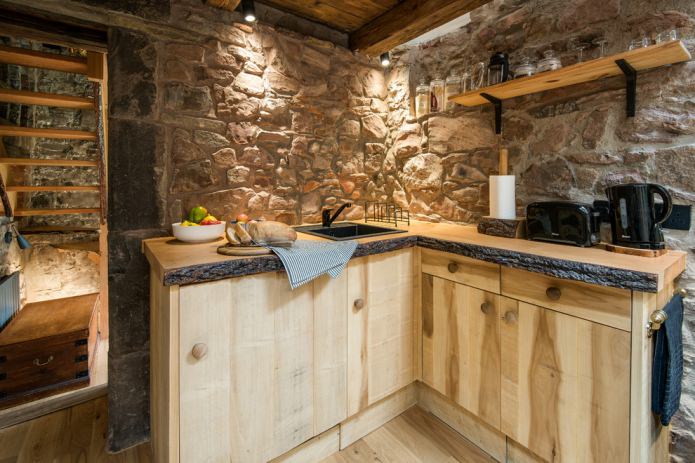 piedra salvaje en una cocina ecológica