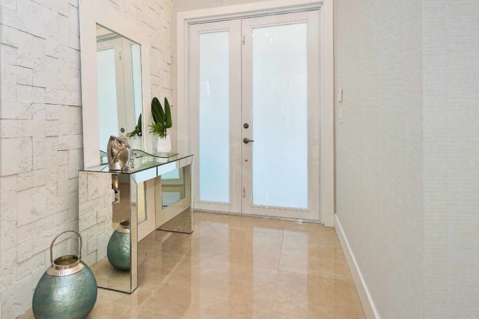 Decoración de pared con piedra blanca