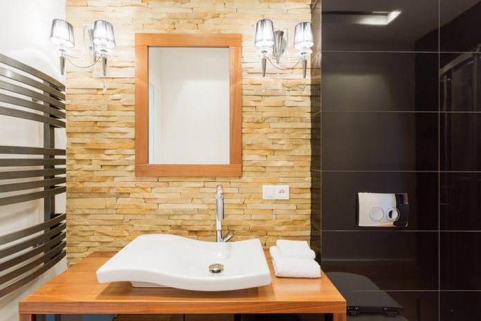 Acabado decorativo de piedra en el baño