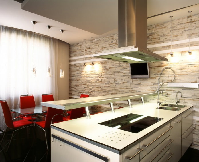 Piedra en la pared de la cocina