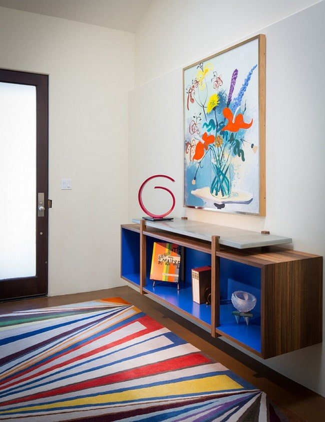 Cuadros de feng shui en el pasillo interior