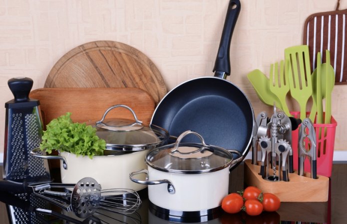 platos de diferentes materiales