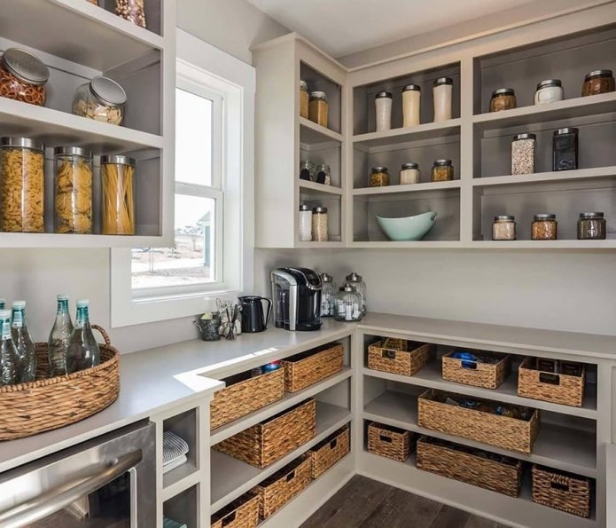containers on shelfs