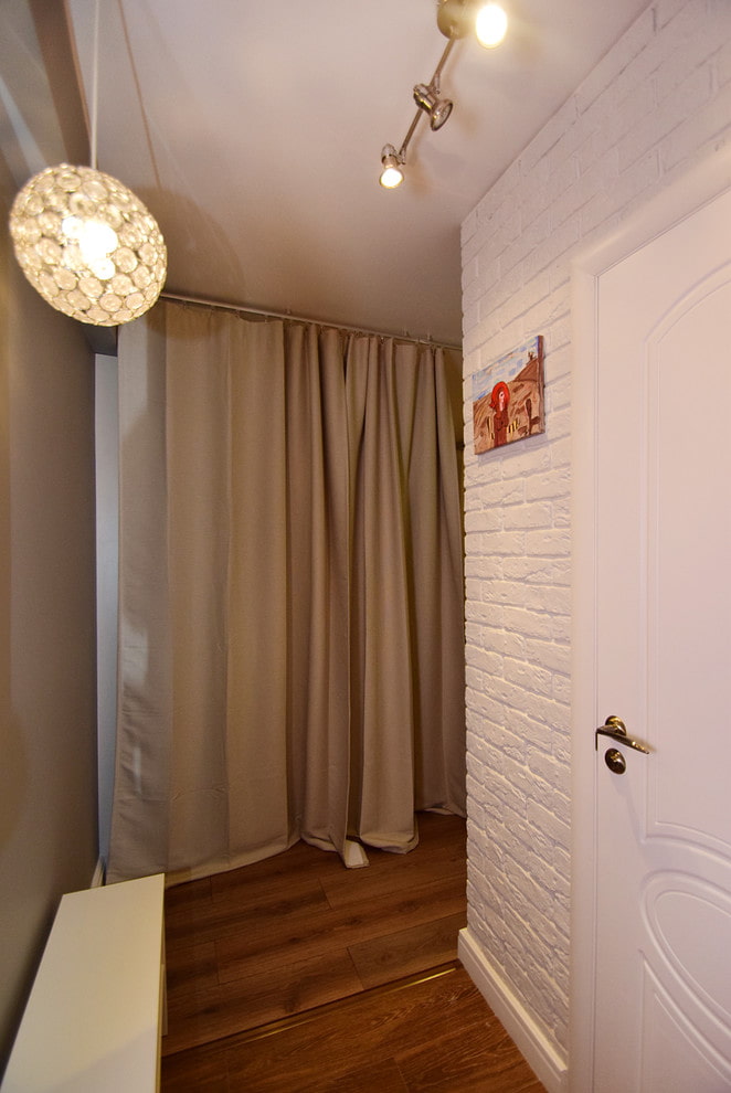 Entrada a la habitación desde el pasillo