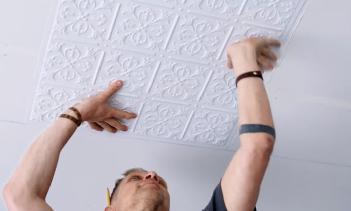 pegando el azulejo