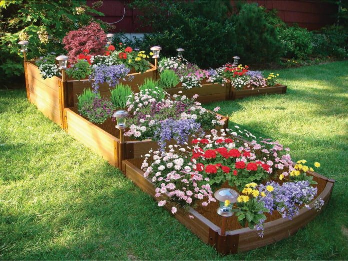 Macizo de flores de varios niveles
