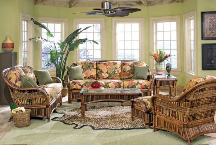 Muebles de bambú en la sala de estar