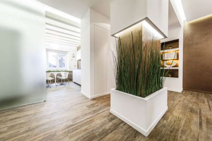 decoración de columnas con vegetación