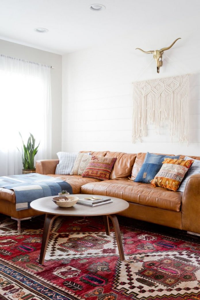 white walles in the living room