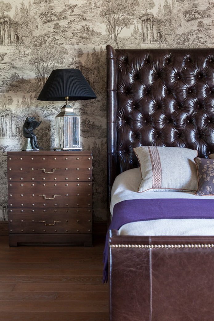 Cómoda compacta junto a la cama