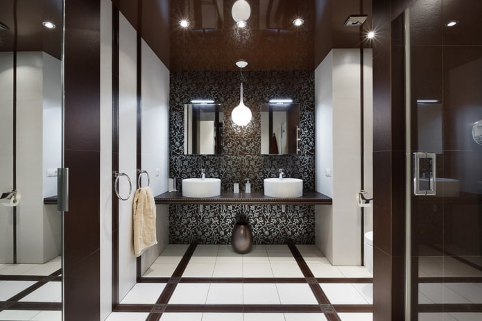 techo tensado en el interior del baño