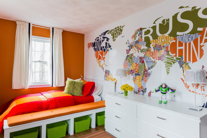 Cortinas cortas en la habitación de un niño
