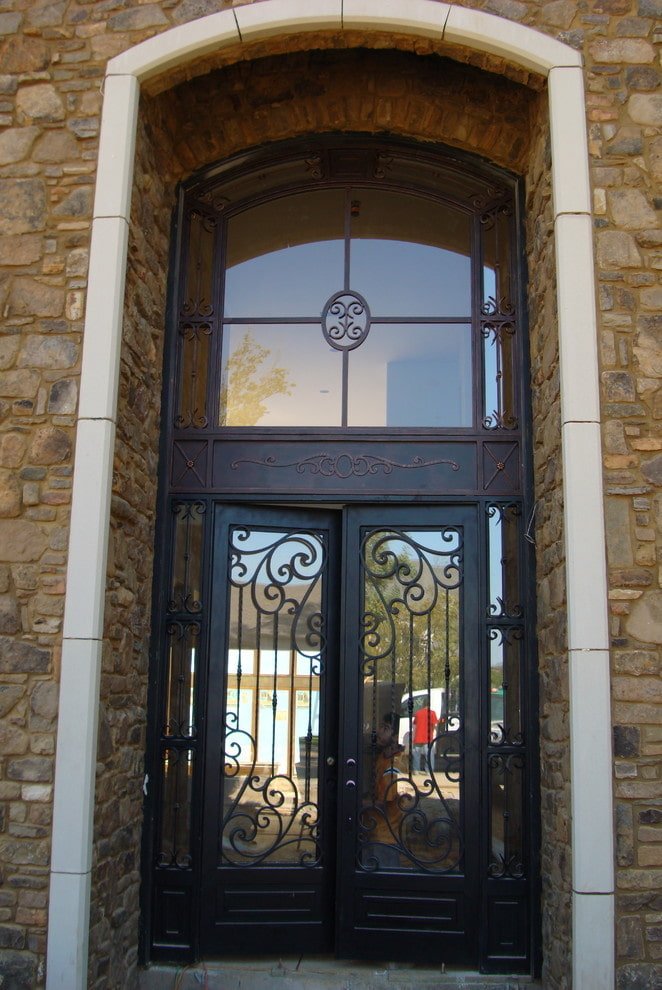 puerta con travesaño