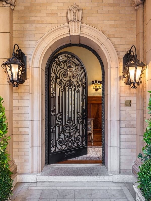 entrada a una casa de campo