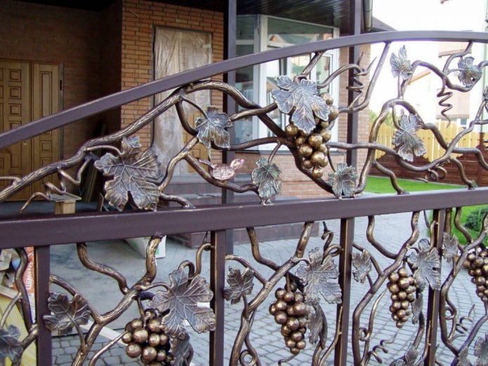 fragmento de la decoración de la puerta
