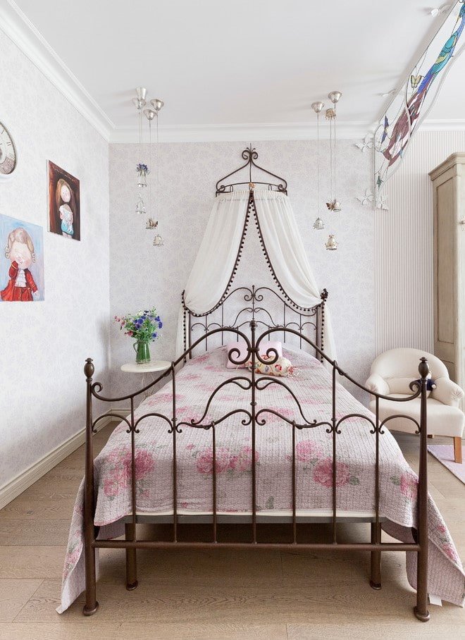 Cama con forja de bronce