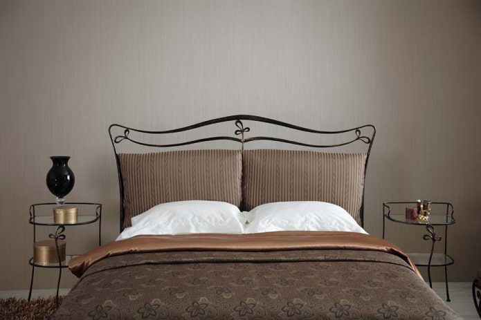 cama con cabecero suave en el interior