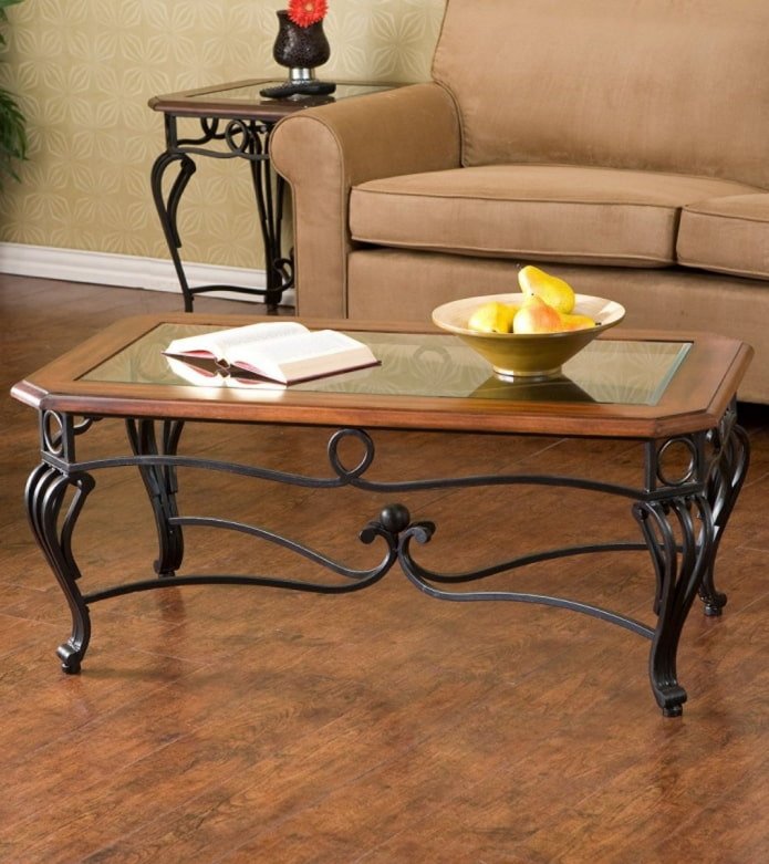 Mesa rectangular forjada en el interior