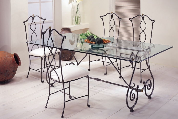 mesa de comedor forjada en la cocina