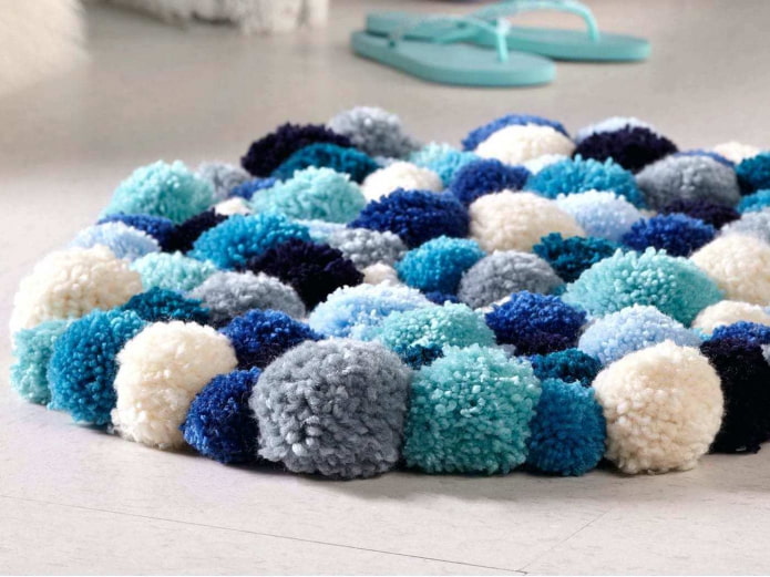 Alfombra de pompones