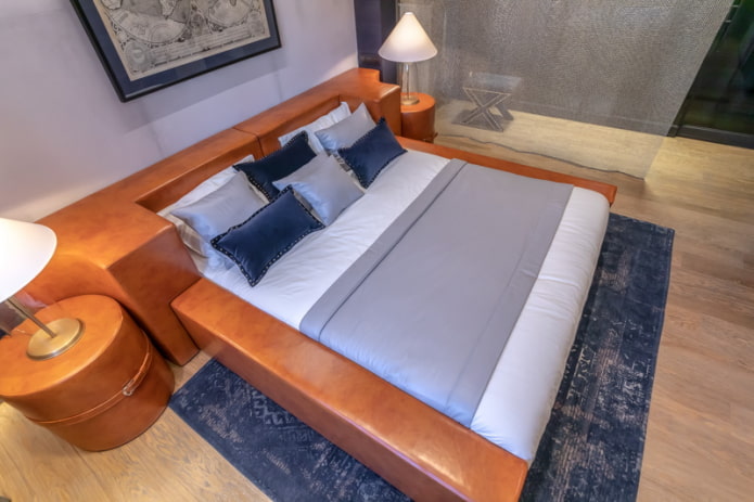Interior del dormitorio con alfombra