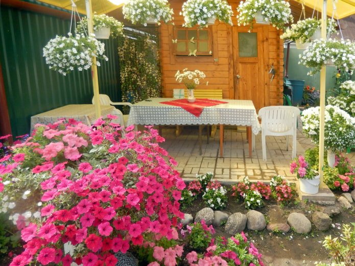 Gazebo en flores