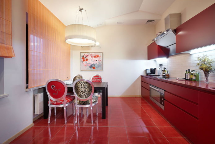 acabado de cocina en tonos rojos