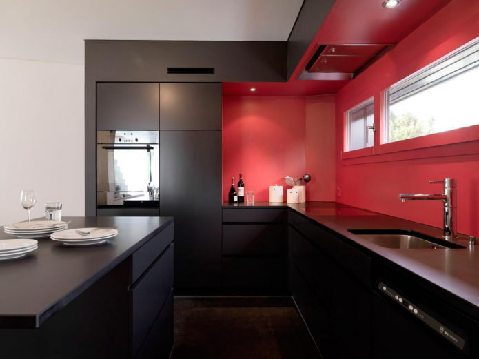 Minimalismo en negro y rojo