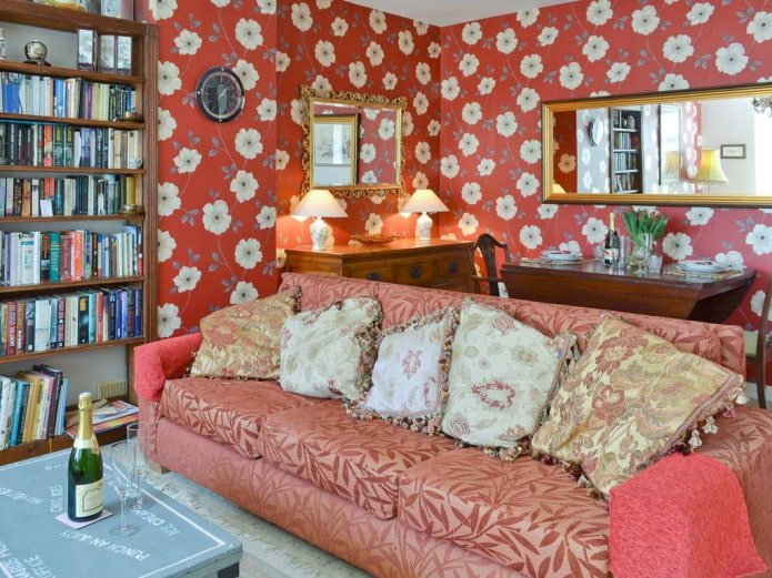 interior de sala con papel pintado floral