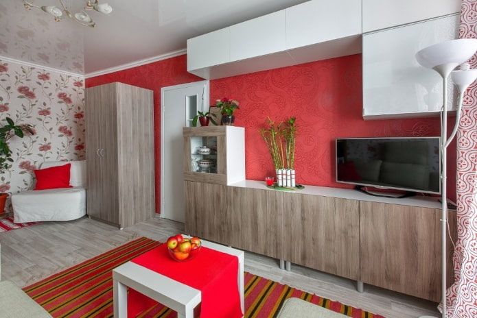 papel pintado rojo en la sala