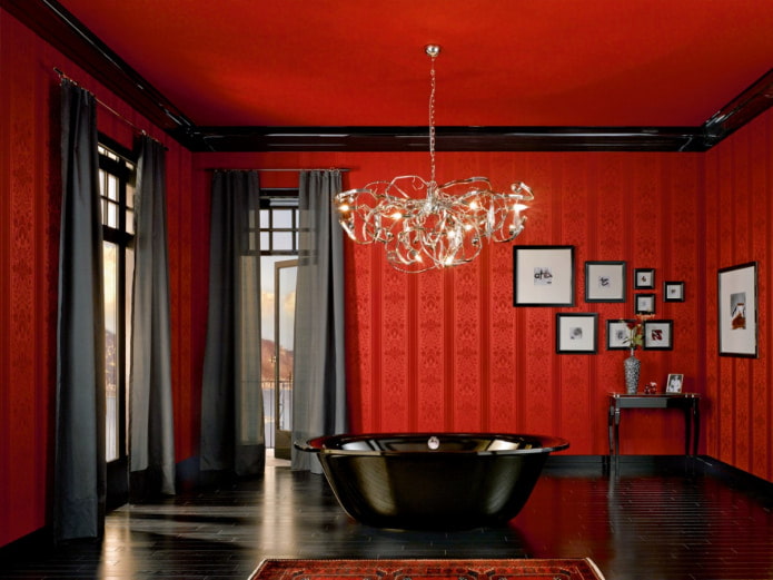 suelo negro en un espacioso baño rojo