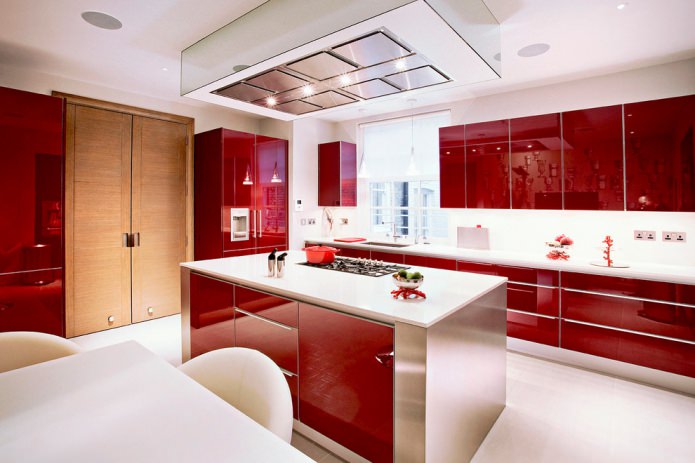 Cocina moderna en tonos rojos y blancos