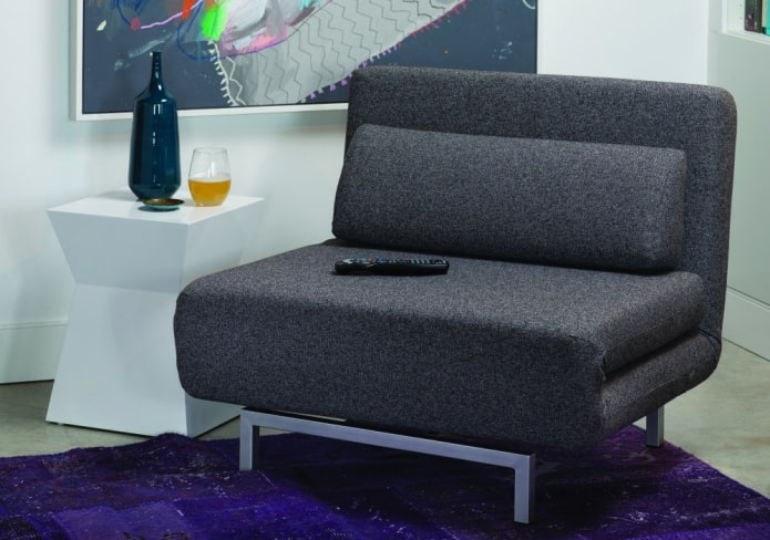 Silla plegable sin reposabrazos en el interior