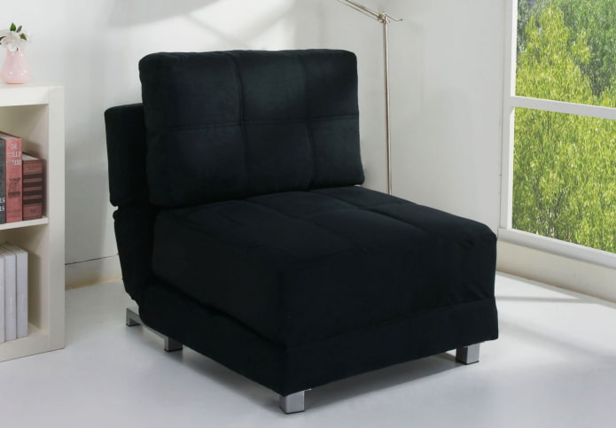 Silla plegable sin reposabrazos en el interior
