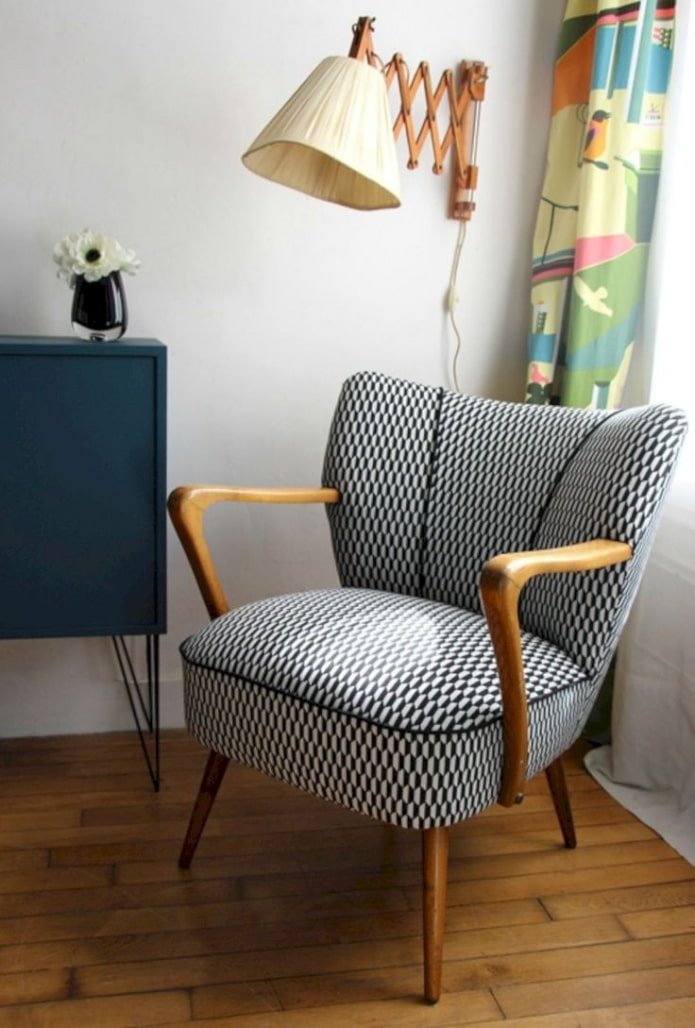 silla al estilo de los años cincuenta