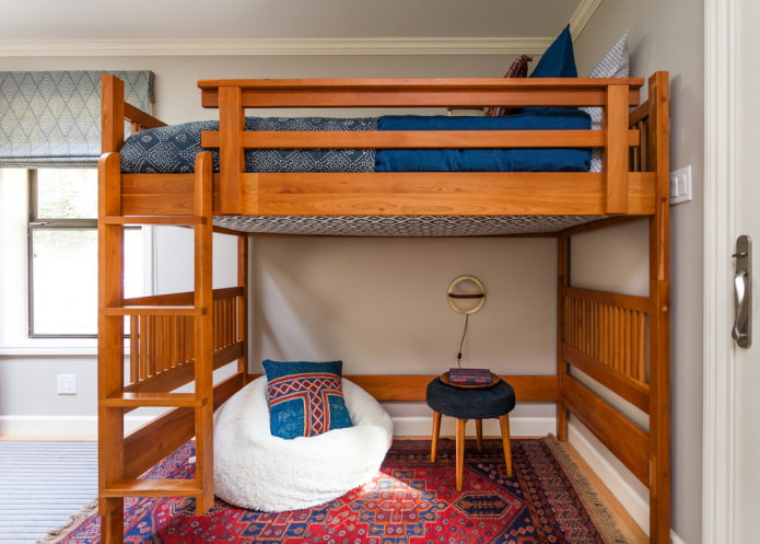 cama alta con escalera