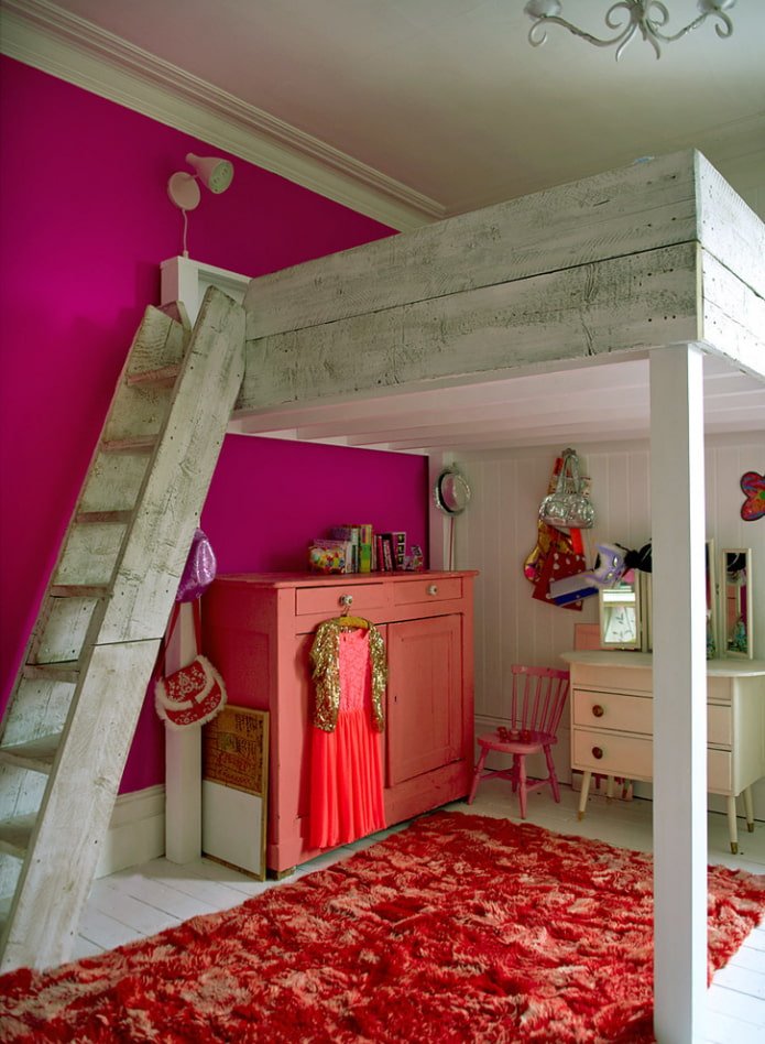 cama alta con escalera