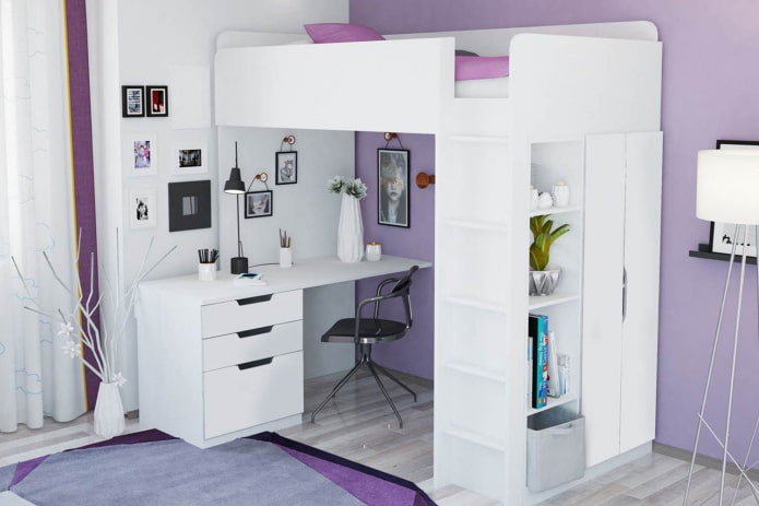 Cama blanca en una habitación infantil